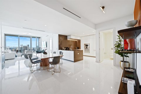Condo in Miami, Florida, 2 bedrooms  № 1952873 - photo 2
