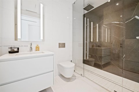 Condo in Miami, Florida, 2 bedrooms  № 1952873 - photo 14
