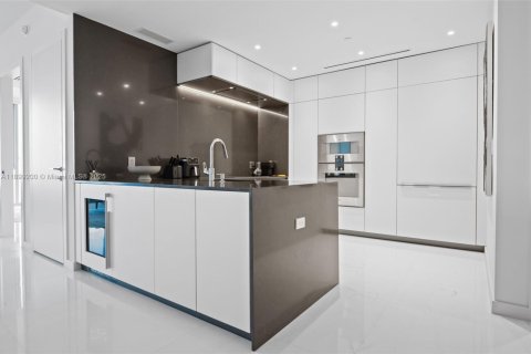 Condo in Miami, Florida, 2 bedrooms  № 1952873 - photo 11