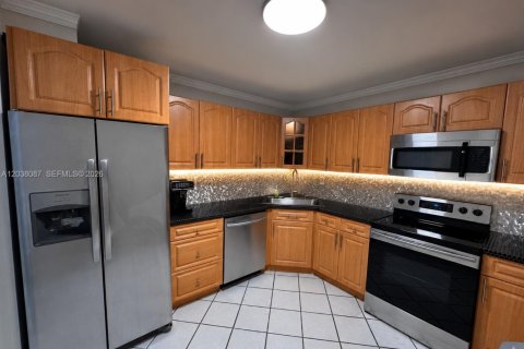 Copropriété à vendre à Aventura, Floride: 1 chambre, 82.4 m2 № 2085906 - photo 4