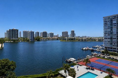 Copropriété à vendre à Aventura, Floride: 1 chambre, 82.4 m2 № 2085906 - photo 2
