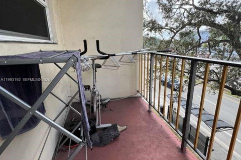 Condo in Hollywood, Florida, 1 bedroom  № 2056048 - photo 20