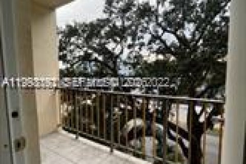 Condo in Hollywood, Florida, 1 bedroom  № 2056048 - photo 12