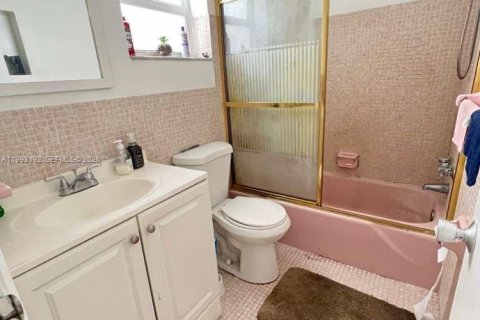 Condo in Hollywood, Florida, 1 bedroom  № 2056048 - photo 15