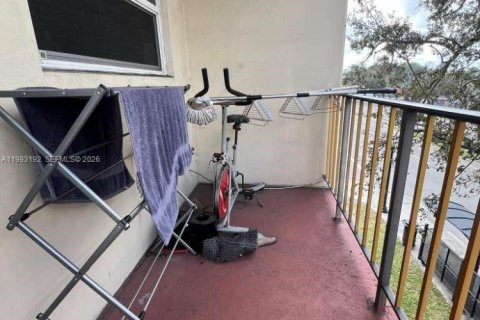 Condo in Hollywood, Florida, 1 bedroom  № 2056048 - photo 22