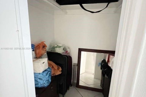 Condo in Hollywood, Florida, 1 bedroom  № 2056048 - photo 17