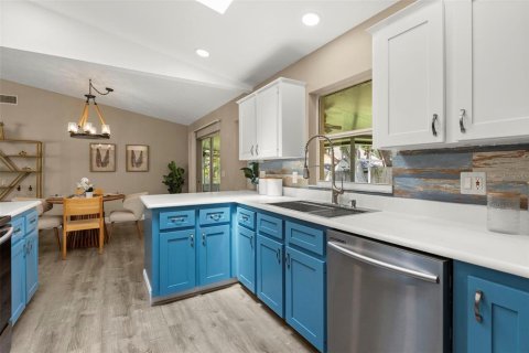 Villa ou maison à vendre à Edgewater, Floride: 3 chambres, 157.93 m2 № 2358161 - photo 17