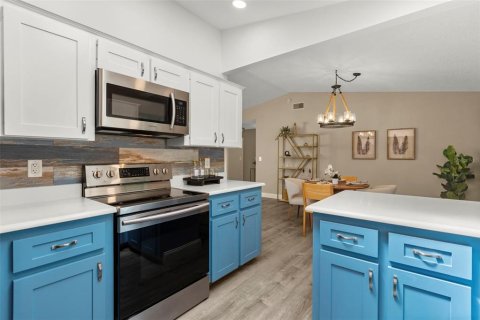 Villa ou maison à vendre à Edgewater, Floride: 3 chambres, 157.93 m2 № 2358161 - photo 18