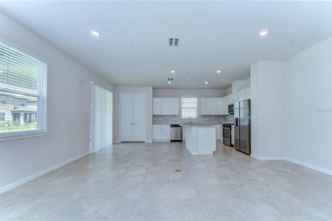 Снять в аренду виллу или дом в Ленд-о-Лейкс, Флорида 3 комнаты, 204.66м2, № 1885340 - фото 13