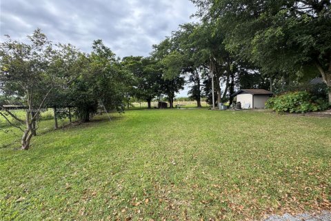 House in Miami, Florida 4 bedrooms, 285.3 sq.m. № 1957030 - photo 5