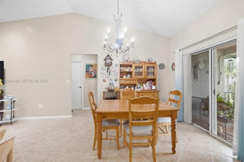 House in Lauderhill, Florida 3 bedrooms, 136.29 sq.m. № 2398068 - photo 12