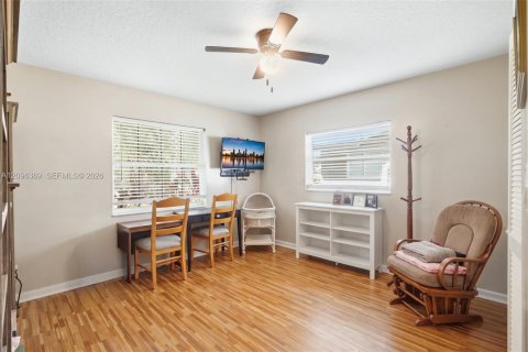House in Lauderhill, Florida 3 bedrooms, 136.29 sq.m. № 2398068 - photo 23