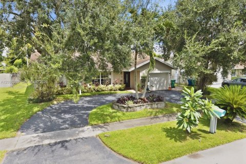 House in Lauderhill, Florida 3 bedrooms, 136.29 sq.m. № 2398068 - photo 5