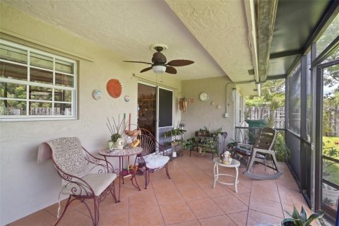 House in Lauderhill, Florida 3 bedrooms, 136.29 sq.m. № 2398068 - photo 30