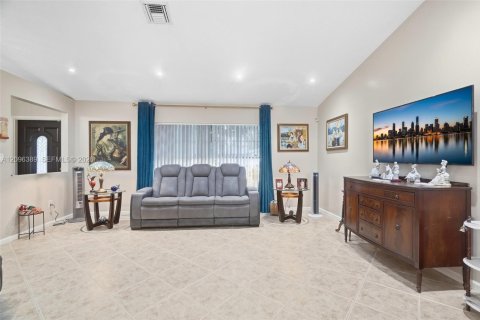 House in Lauderhill, Florida 3 bedrooms, 136.29 sq.m. № 2398068 - photo 29