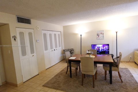 Купить кондоминиум в Санни-Айлс-Бич, Флорида 2 спальни, 83.05м2, № 1959504 - фото 9