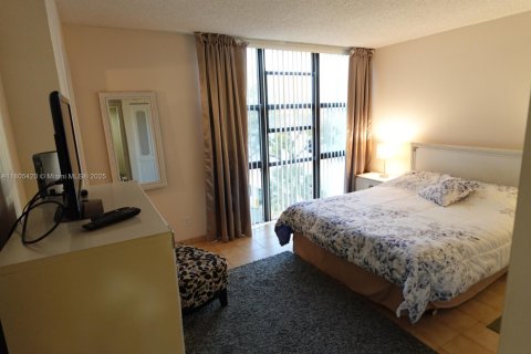 Купить кондоминиум в Санни-Айлс-Бич, Флорида 2 спальни, 83.05м2, № 1959504 - фото 16