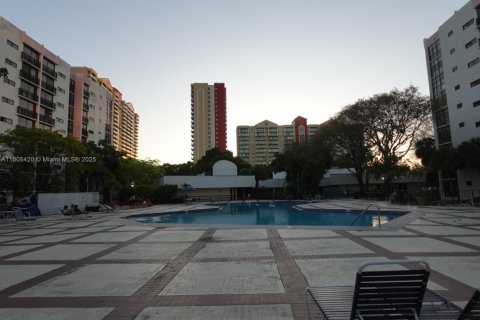 Купить кондоминиум в Санни-Айлс-Бич, Флорида 2 спальни, 83.05м2, № 1959504 - фото 3