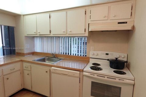 Купить кондоминиум в Санни-Айлс-Бич, Флорида 2 спальни, 83.05м2, № 1959504 - фото 2