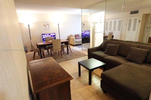 Купить кондоминиум в Санни-Айлс-Бич, Флорида 2 спальни, 83.05м2, № 1959504 - фото 8