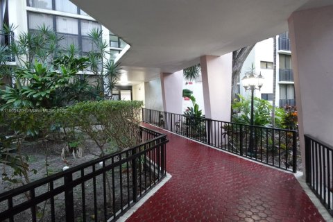 Купить кондоминиум в Санни-Айлс-Бич, Флорида 2 спальни, 83.05м2, № 1959504 - фото 4