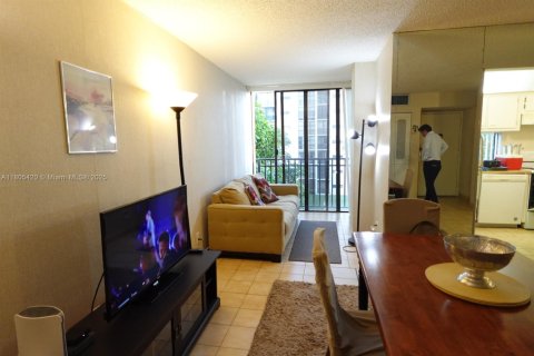 Купить кондоминиум в Санни-Айлс-Бич, Флорида 2 спальни, 83.05м2, № 1959504 - фото 7