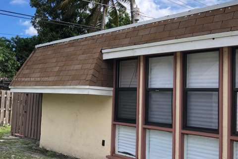 Villa ou maison à vendre à Fort Lauderdale, Floride: 2 chambres, 74.32 m2 № 1966443 - photo 1
