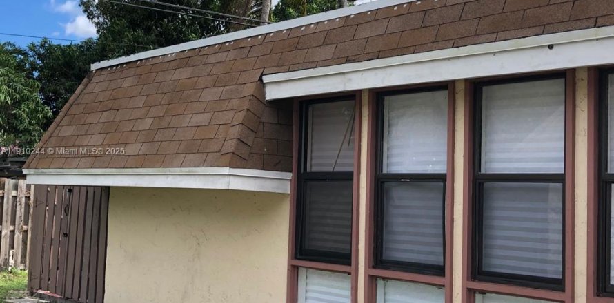 Villa ou maison à Fort Lauderdale, Floride 2 chambres, 74.32 m2 № 1966443