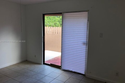 Villa ou maison à vendre à Fort Lauderdale, Floride: 2 chambres, 74.32 m2 № 1966443 - photo 6