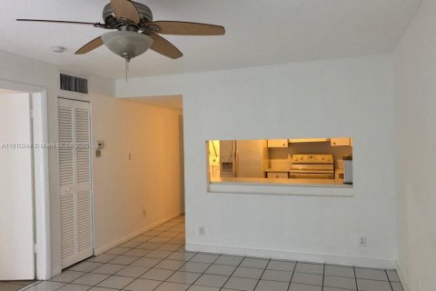 Villa ou maison à vendre à Fort Lauderdale, Floride: 2 chambres, 74.32 m2 № 1966443 - photo 4