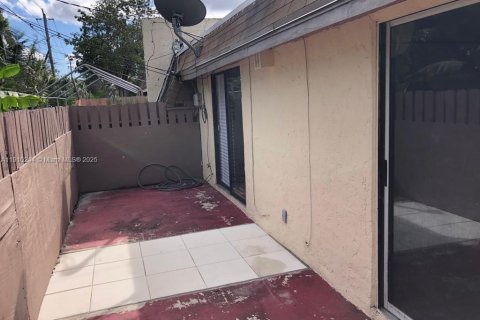 Villa ou maison à vendre à Fort Lauderdale, Floride: 2 chambres, 74.32 m2 № 1966443 - photo 2