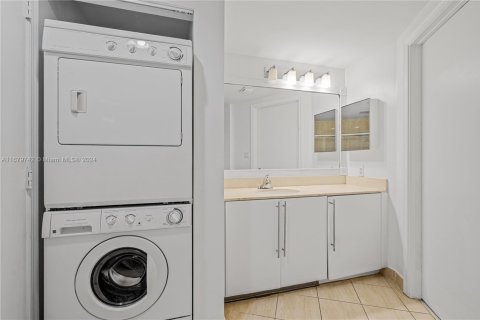 Купить кондоминиум в Майами, Флорида 2 спальни, 97.36м2, № 1811503 - фото 17