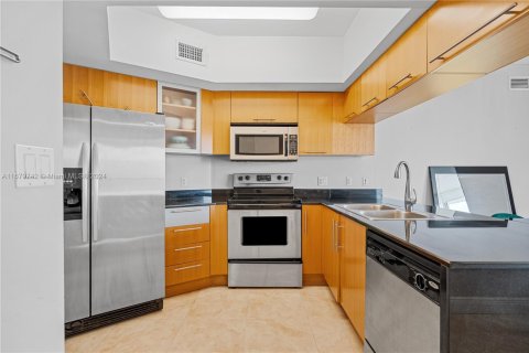 Купить кондоминиум в Майами, Флорида 2 спальни, 97.36м2, № 1811503 - фото 4