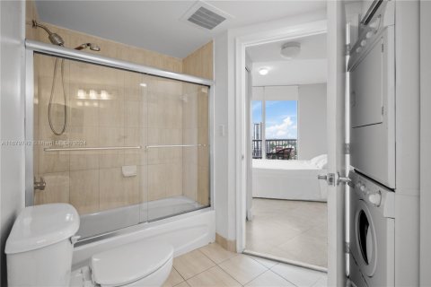 Купить кондоминиум в Майами, Флорида 2 спальни, 97.36м2, № 1811503 - фото 16