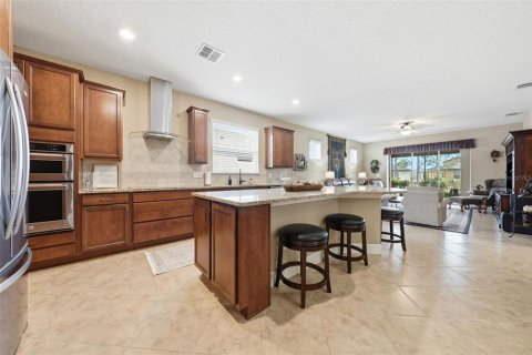 House in DEL WEBB STONE CREEK in Ocala, Florida 2 bedrooms, 182.46 sq.m. № 2221053 - photo 5