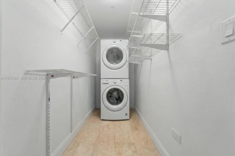 Condo in Miami, Florida, 2 bedrooms  № 2042293 - photo 6