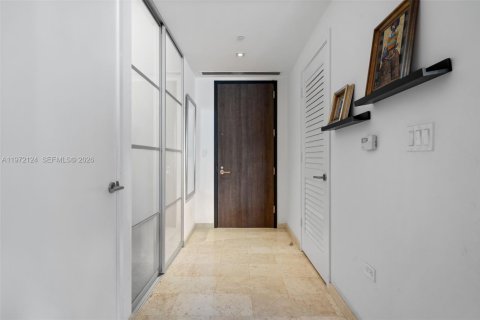 Condo in Miami, Florida, 2 bedrooms  № 2042293 - photo 3