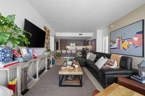 Condo in Miami, Florida, 2 bedrooms  № 2042293 - photo 12