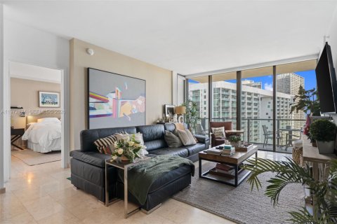 Condo in Miami, Florida, 2 bedrooms  № 2042293 - photo 10