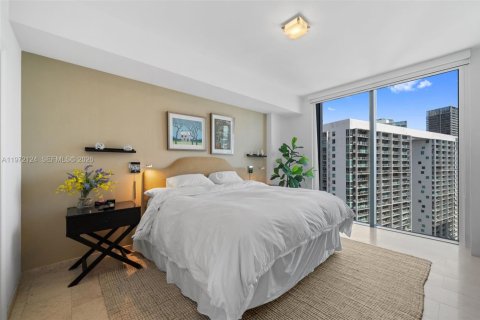 Condo in Miami, Florida, 2 bedrooms  № 2042293 - photo 13