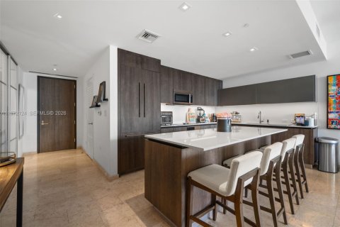 Condo in Miami, Florida, 2 bedrooms  № 2042293 - photo 7