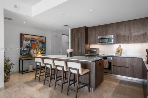 Condo in Miami, Florida, 2 bedrooms  № 2042293 - photo 9