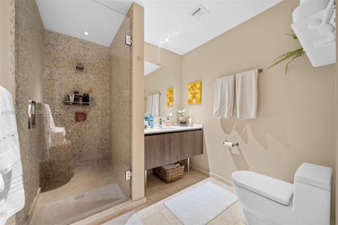 Condo in Miami, Florida, 2 bedrooms  № 2042293 - photo 18
