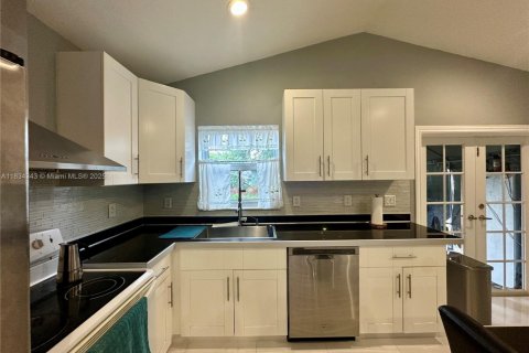 Casa en venta en Miami Gardens, Florida, 3 dormitorios, 110.37 m2 № 1814047 - foto 9