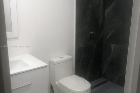 Copropriété à louer à Bal Harbour, Floride: 1 chambre, 92.25 m2 № 1976281 - photo 3