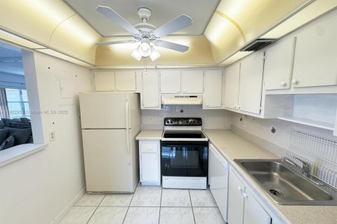 Снять в аренду кондоминиум в Делрей-Бич, Флорида 1 спальня, 66.89м2, № 1954251 - фото 1
