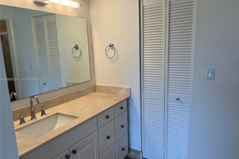 Купить кондоминиум в Ки-Бискейн, Флорида 2 спальни, 96.25м2, № 2021855 - фото 21