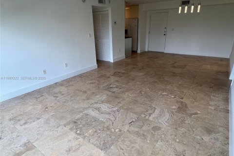 Купить кондоминиум в Ки-Бискейн, Флорида 2 спальни, 96.25м2, № 2021855 - фото 13