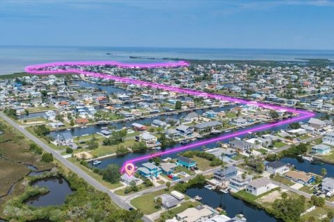 House in Hernando Beach, Florida 3 bedrooms, 107.77 sq.m. № 2238102 - photo 6