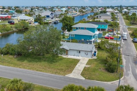 House in Hernando Beach, Florida 3 bedrooms, 107.77 sq.m. № 2238102 - photo 29